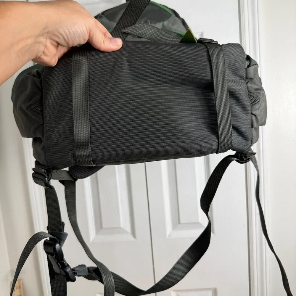 Patagonia Chacabuco 32L Backpack OS Grey Green Gorpcore Hiking Daypack